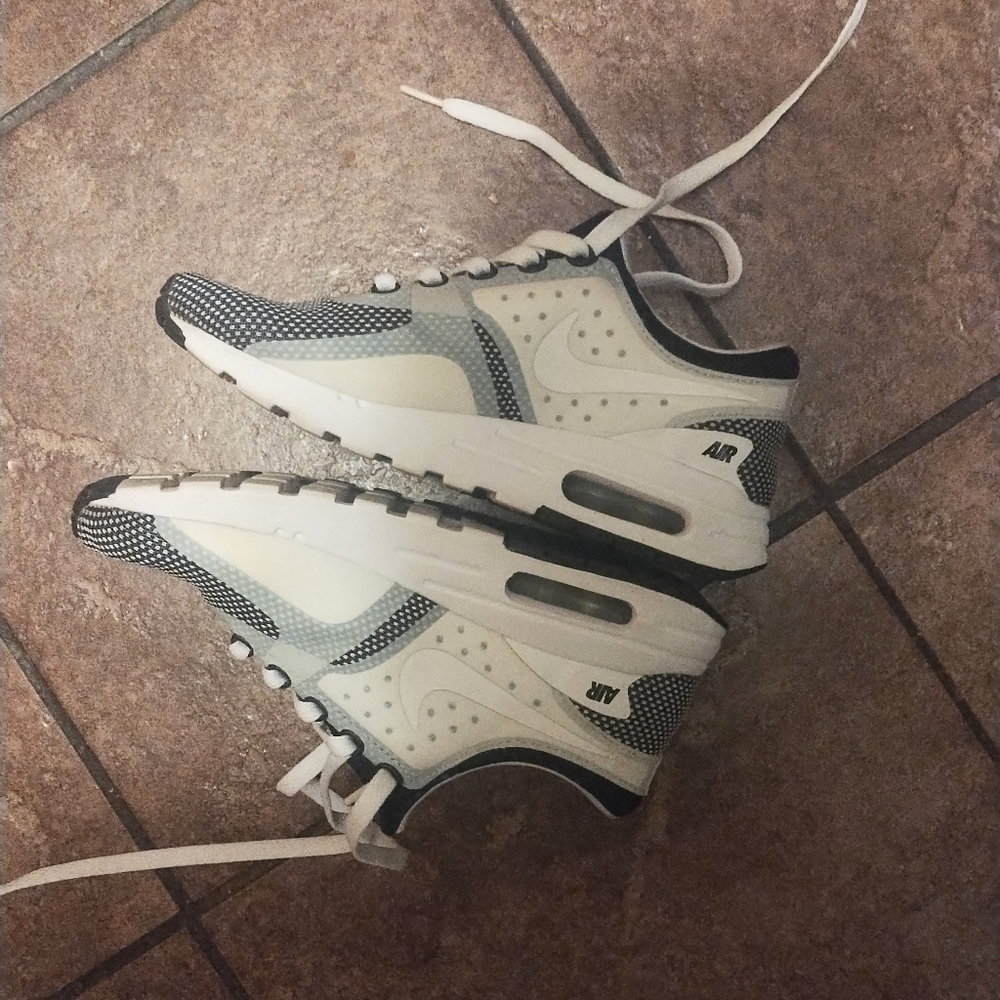Air Max - Picture 3 of 7